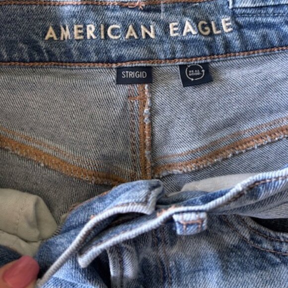 American Eagle Stigid Distressed Mom Jeans - size 2 - Picture 5 of 6
